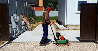 Устройство въезда на участок Дзержинский, цена от 50564 руб.